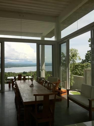 Вилла The Glasshouse In Bohol