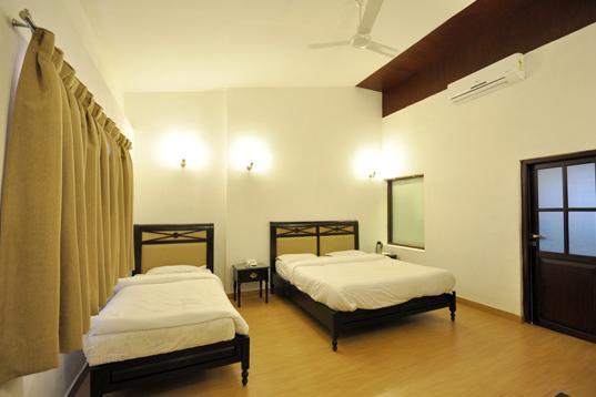 Отель Hotel Uday
