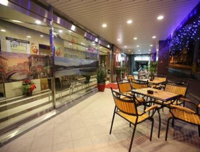 Отель Funhouse Hotel