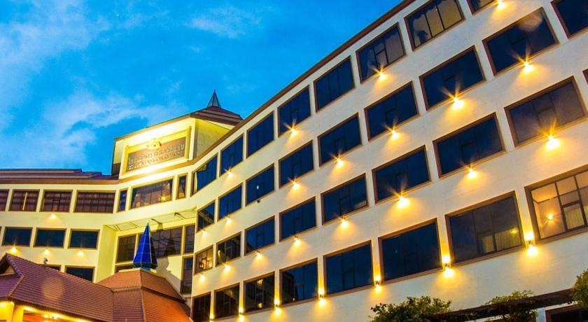 Отель Golden Dragon Resort