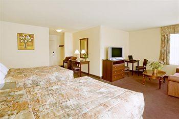Отель Econo Lodge Levis