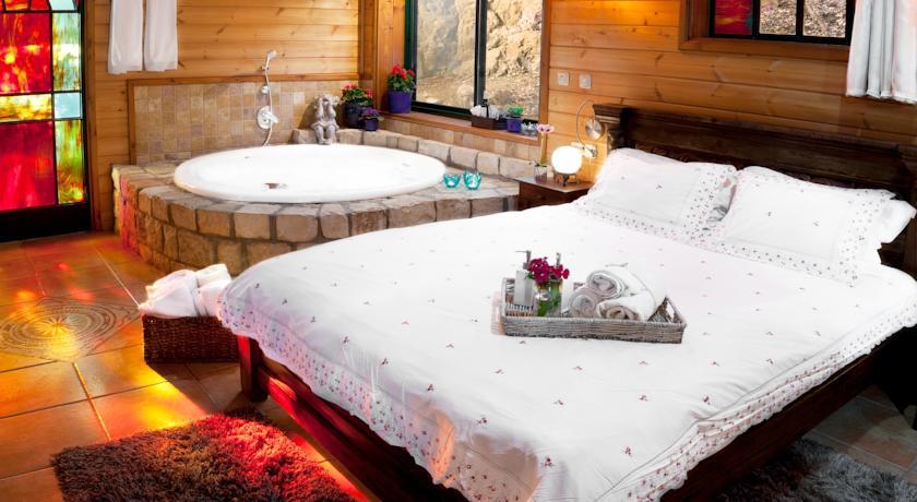 Отель First Light Cabins