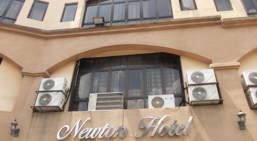 Отель Hotel Newton Subang