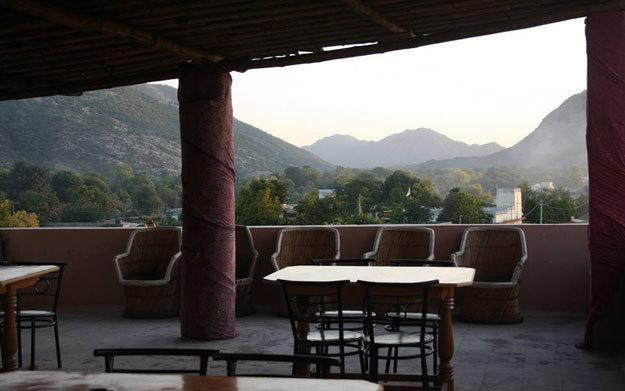 Отель New Paradise Inn