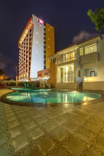 Отель Ibis Padang