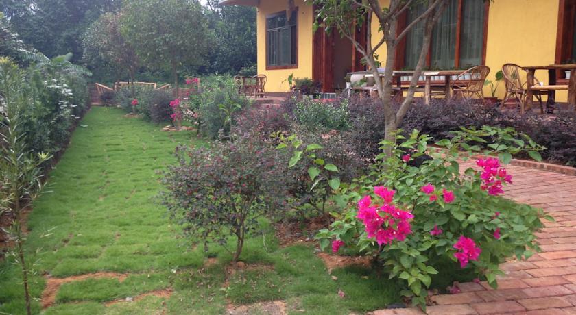 Отель Yangshuo Eden Inn