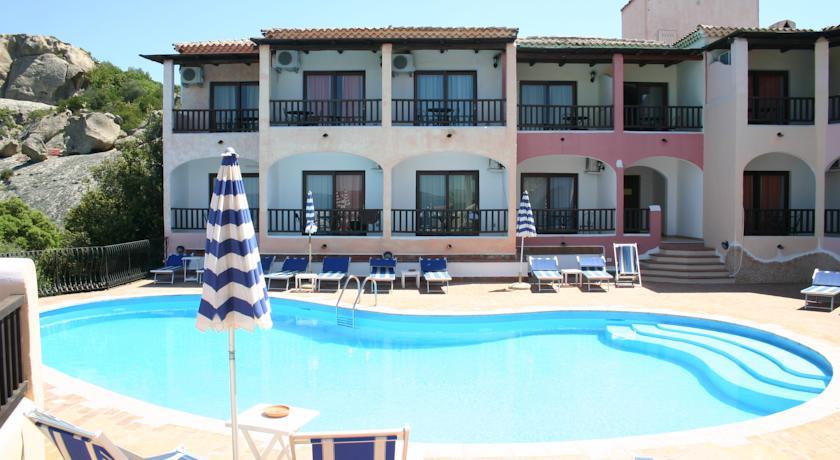 Отель Hotel Club Li Graniti