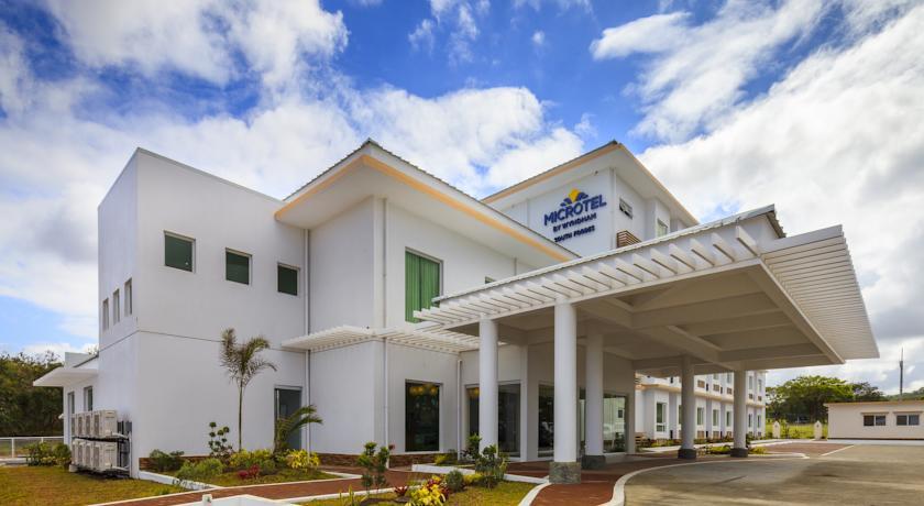 Отель Microtel by Wyndham South Forbes