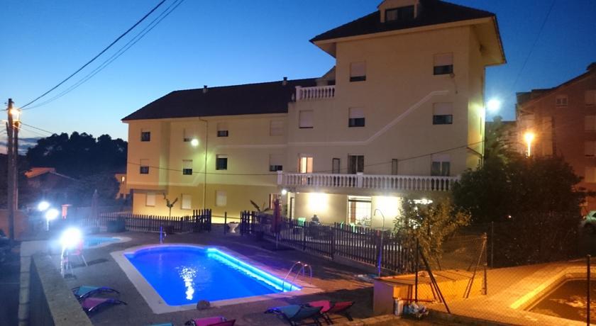 Отель Hotel Azcona