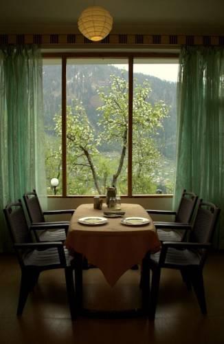 Отель The Manali Lodge