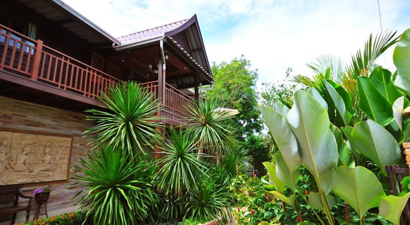 Отель Baansaranrom Amphawa