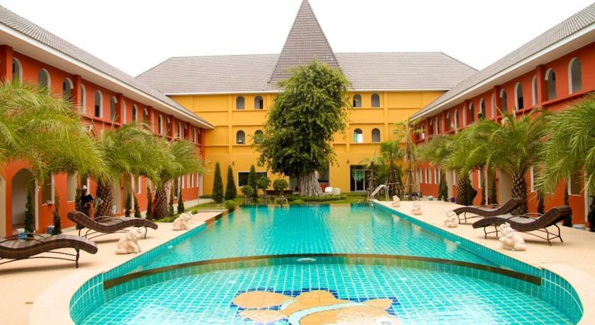 Отель Thada Chateau Hotel
