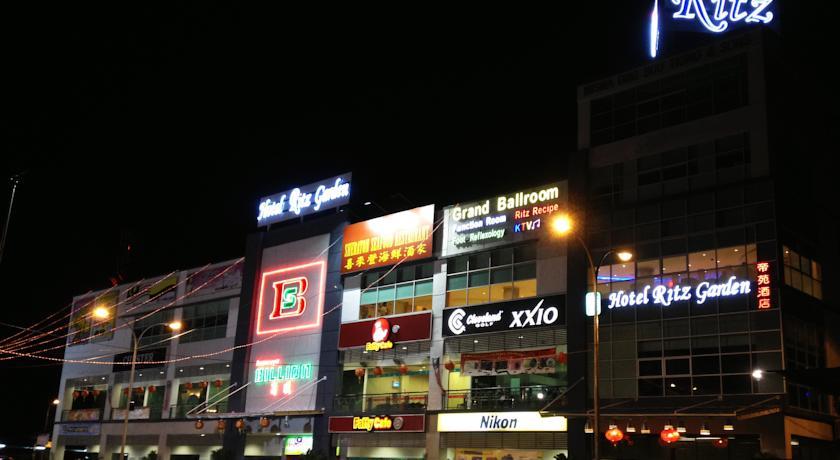 Отель Ritz Garden Hotel Manjung