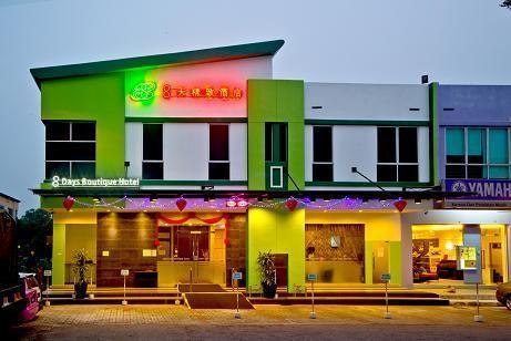 Отель Eight Days Boutique Hotel @ Impian Emas Skudai