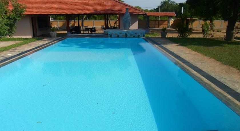 Отель Shangri-Lanka Village