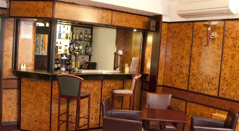 Отель The Queensgate Hotel