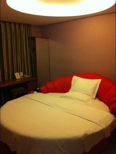 Отель Yijing Holiday Hotel