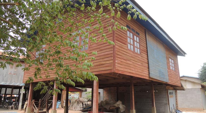 Отель Phoeu Sopheann Homestay