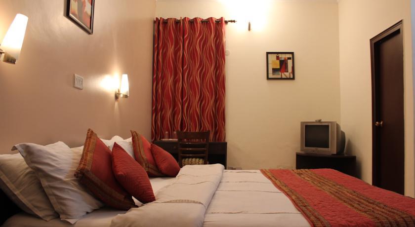 Hotel Doves Inn