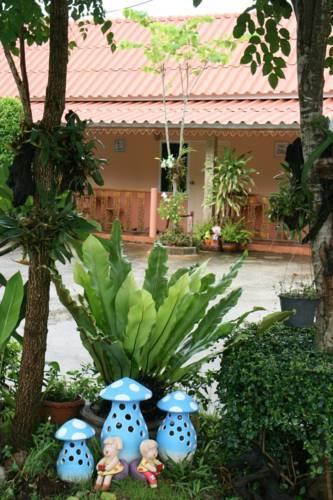 Отель Boathouse Resort Suanphung