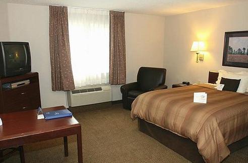 Отель Candlewood Suites Hampton