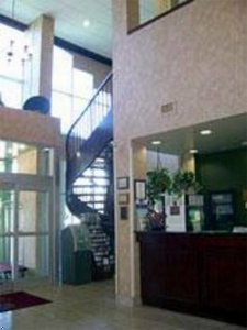 Отель Comfort Suites Newport