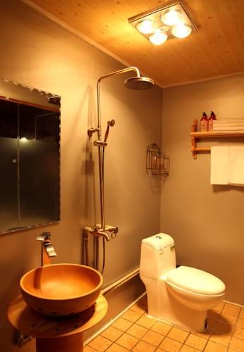 Отель Shangri-La Home Far Away Hostel