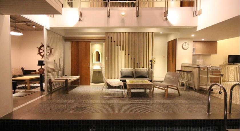 Villa S