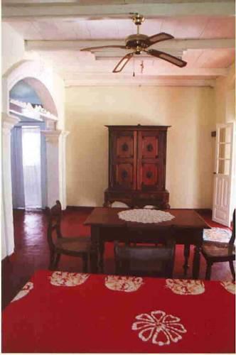 Отель Top of the Hill Guesthouse