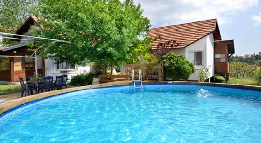 Отель Bait Bakerem Lodge