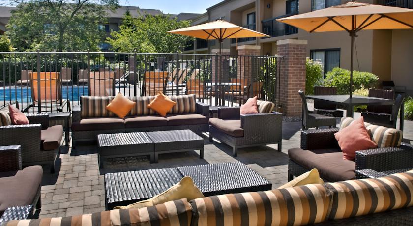 Отель Courtyard Newport Middletown