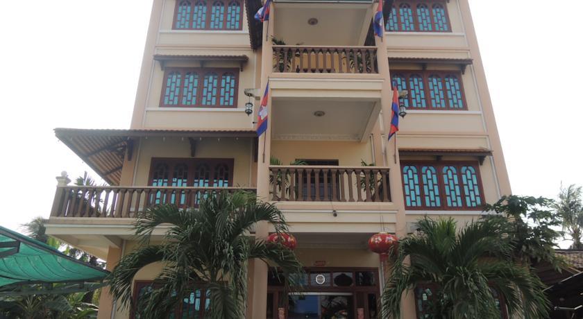 Отель Kampong Thom Village Hotel