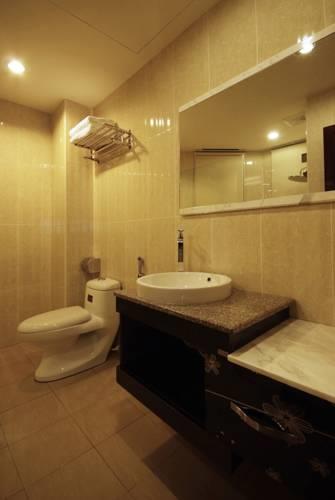 Отель Golden Roof Hotel, Ipoh