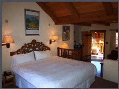 Отель Rancho Caymus Inn