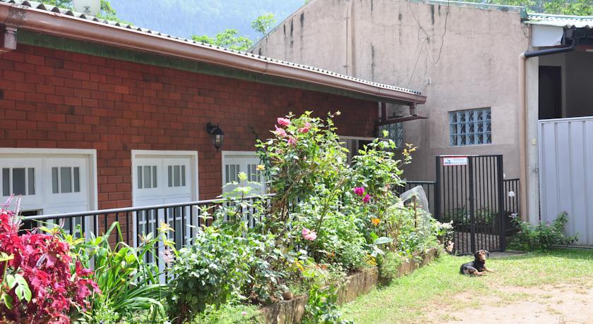 Отель Hanthana Holiday Rooms