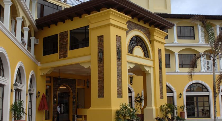 Отель Planta Centro Bacolod Hotel & Residences