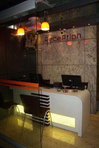 Отель Aishwarya Suites