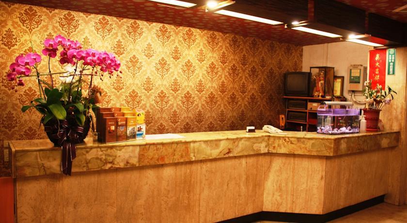 Отель Chiayi Crown Hotel