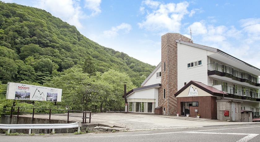 Отель Tenjin Lodge