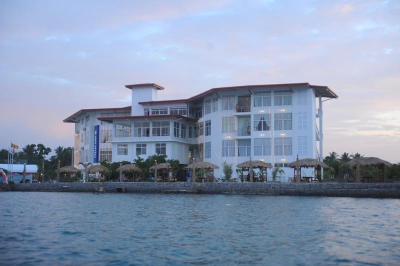 Отель Hotel East Lagoon