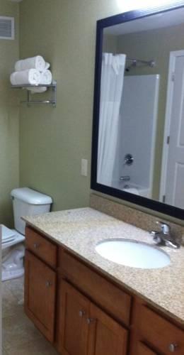 Отель White River Inn & Suites