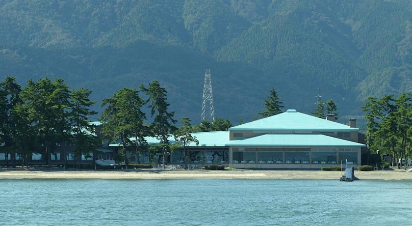 Отель Grand Park Hotel Okubiwako Makino
