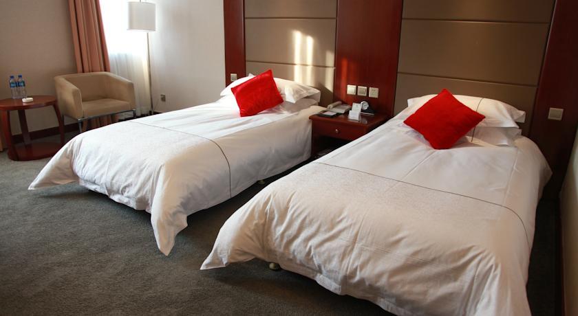 Отель New Gloria Plaza Garden Hotel