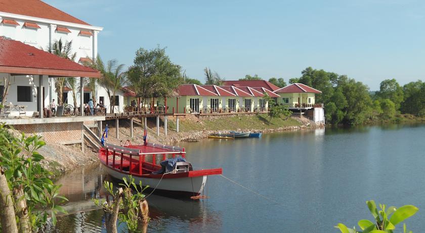 Beach River Resort