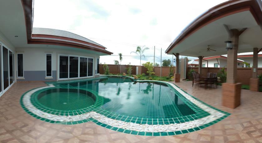 Вилла Baan Dusit Pattaya Park
