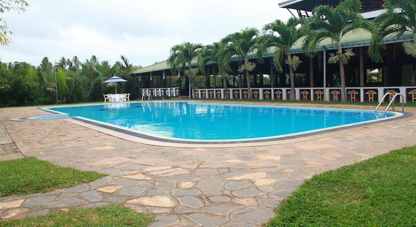 Отель Kumudu Valley Resort