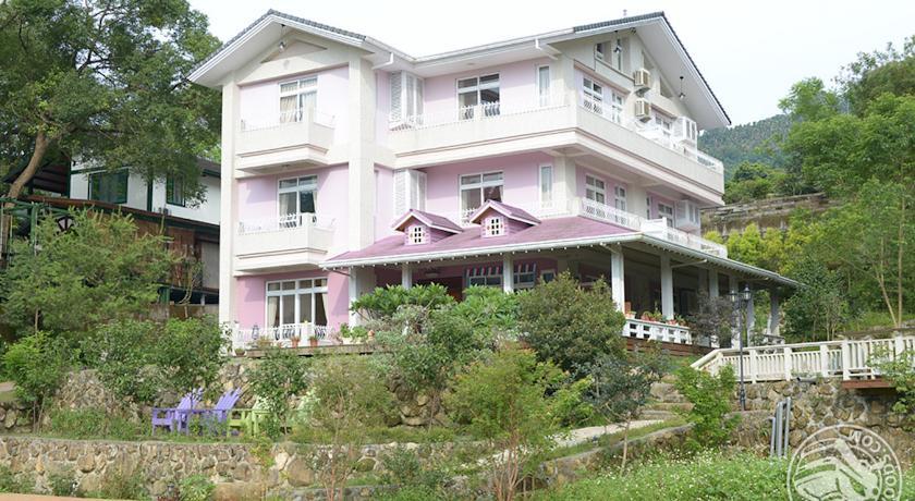 Мини-отель Bear Meets Moose Homestay B&B