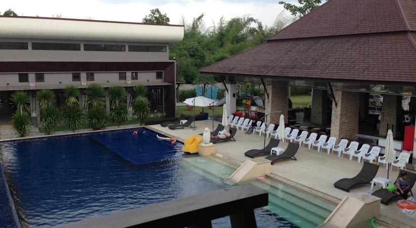 Отель Naraya Riverside Resort