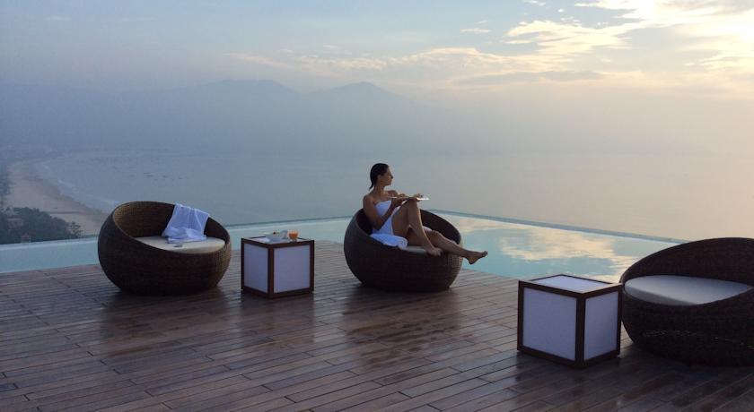 A La Carte Da Nang Beach