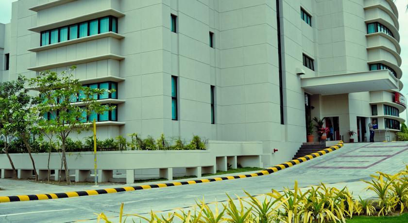 Отель SanTomas Suites